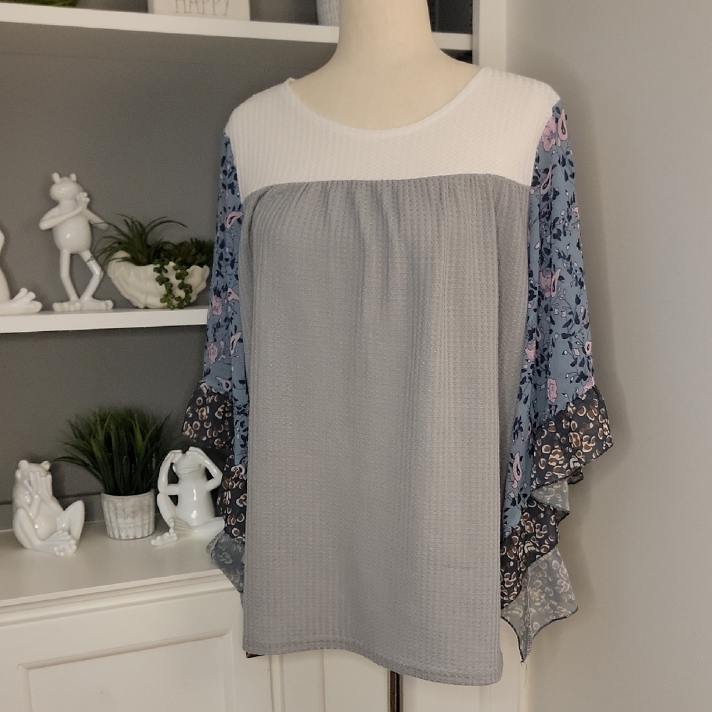 Chic Floral Sleeve Women's Blouse - Gray and White